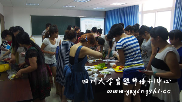 川大育婴师暑期班：宝宝餐1