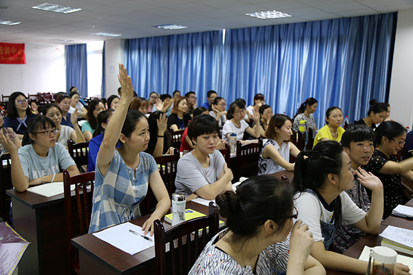 四川大学营养师培训课堂，内容丰富，气氛活跃，充满对知识的渴望！