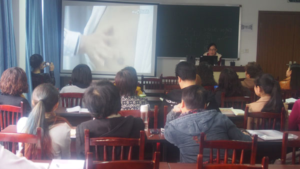 成都四川大学育婴师培训教授催乳按摩手法
