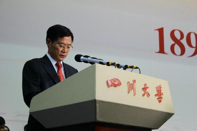 四川大学党委书记杨泉明