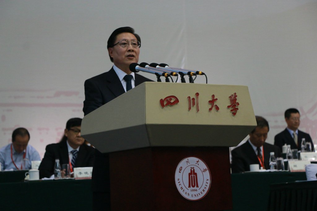 四川省省委书记、省人大常委会主任王东明